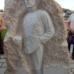 Monumento al cabo Amate que preside la plaza