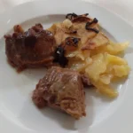 Carrillada con reducción de px y patatas panaderas