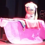 20241020Mesa con traje de luces, capote y muleta
