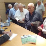 20241023Juaní firmando libros