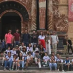 En la puerta de la Real Basílica-Santuario de la Vera Cruz