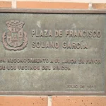 20241125Placa de la plaza de Francisco Solano García