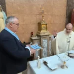 20241208El Padre Pascual Saorín bendice las Medallas