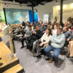 20241214Vicente Villar explicar su libro a los asistentes 1