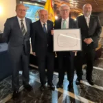 20241215Antonio Calderón recibiendo el diploma de ‘Bizarro 2024’