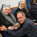 20241221Matias Barco con monjas Hermanitas de los Pobres
