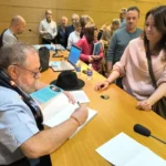 20250106Jotaefe fimando libros 2