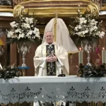 20250110El Obispo de Cartagena celebrando la Eucaristía en el altar