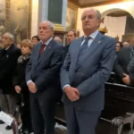 20250110Hernandad de Caballeros de Lepanto escuchando la Eucaristía