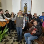 20250113Cuadrilla cantando en la Iglesia de San Antonio de Padua (Tallante) 2