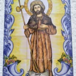 20250124Mural de azulejos en la fachada de la ermita