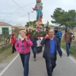 20250124Salvador ‘El Moreno’ portando a la Virgen de la Luz durante su romería