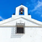 20250227Fachada de la ermita con la campana restaurada