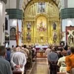 La iglesia de Santo Domingo ‘se queda pequeña’ para recordar a Ángel Pérez Martos