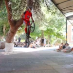 Exhibición del campeón del mundo de trial y talleres de mecánica de bicis y conducción segura de patinetes en la Politécnica