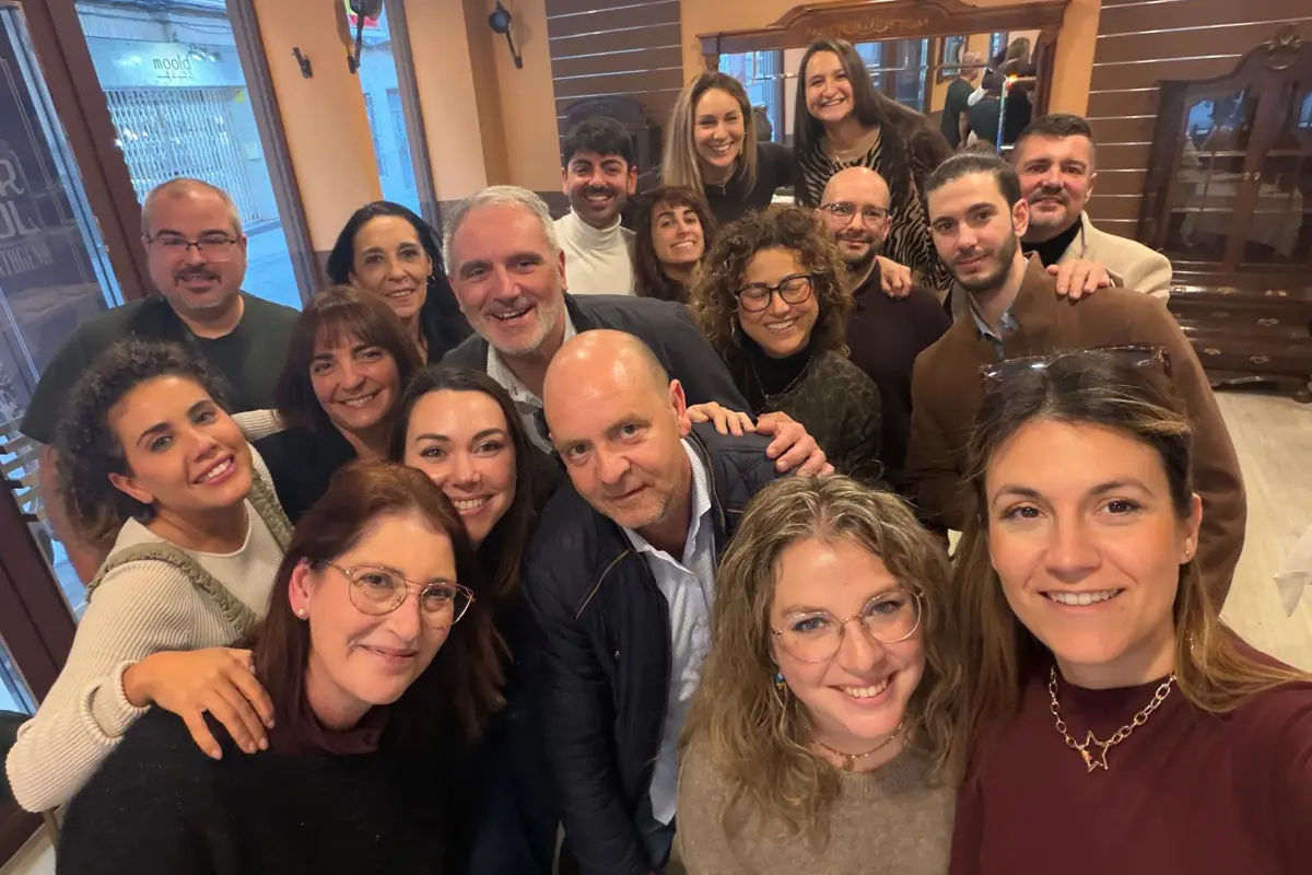 Grupo de personas en un evento.